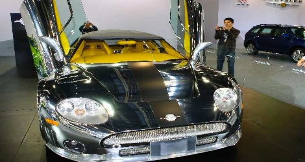 Une Spyker C8 chromée