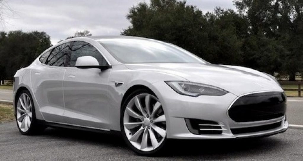 Tesla creuse ses pertes