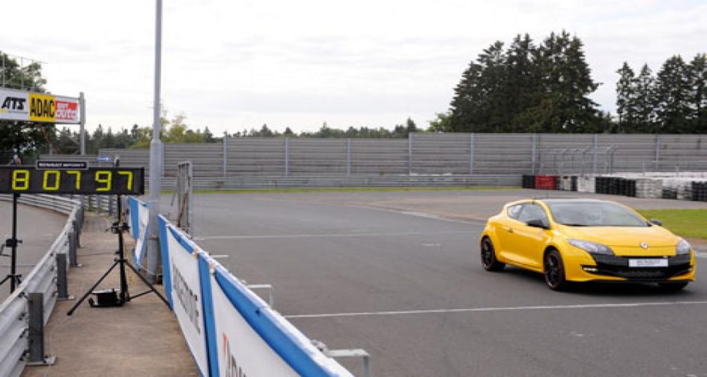 La Mégane R.S. Trophy bat le record des tractions sur la Nordschleife