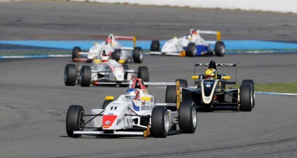 ADAC Formel Masters: un duo féminin chez Rennsport Rössler