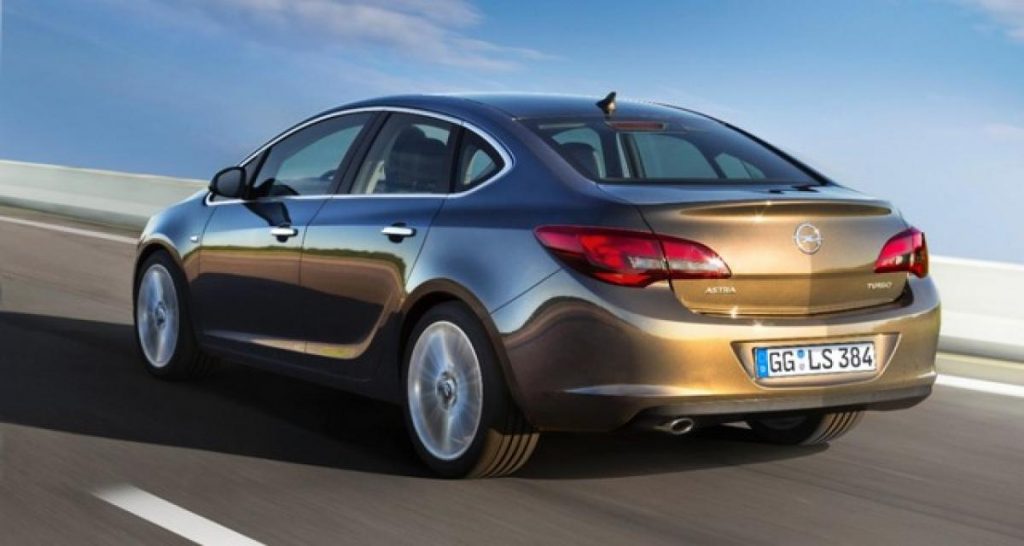 La berline quatre portes Opel Astra est arrivée