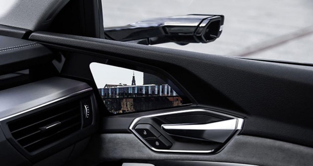 L’Audi eTron montre son intérieur et ses rétros