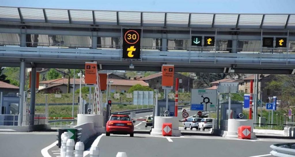 Les autoroutes appelées à exempter de péage les pompiers