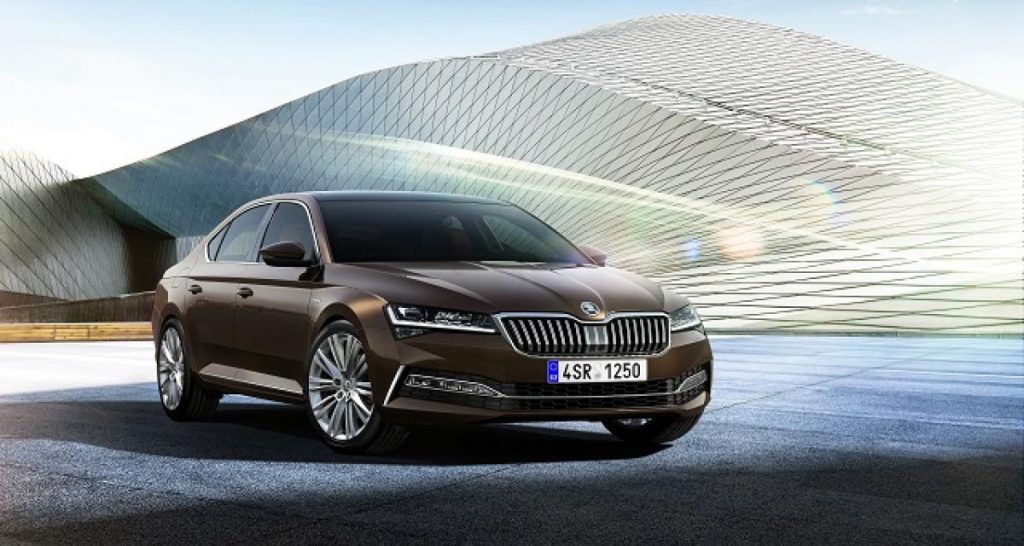 Skoda Superb restylée : diversification et hybridation