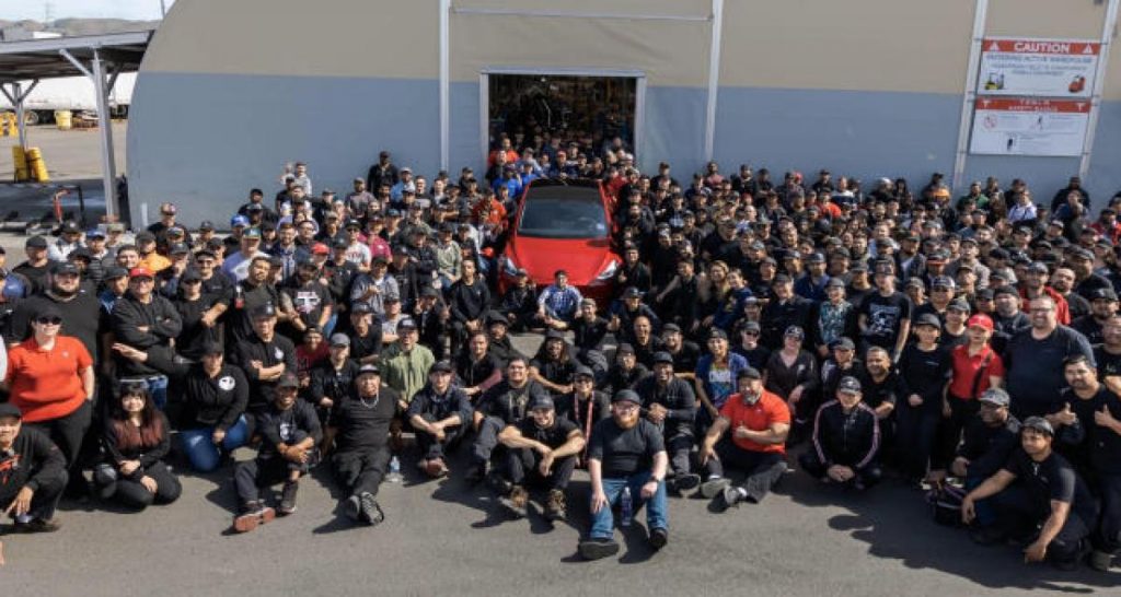 1 million de Tesla, et moi et moi et moi !