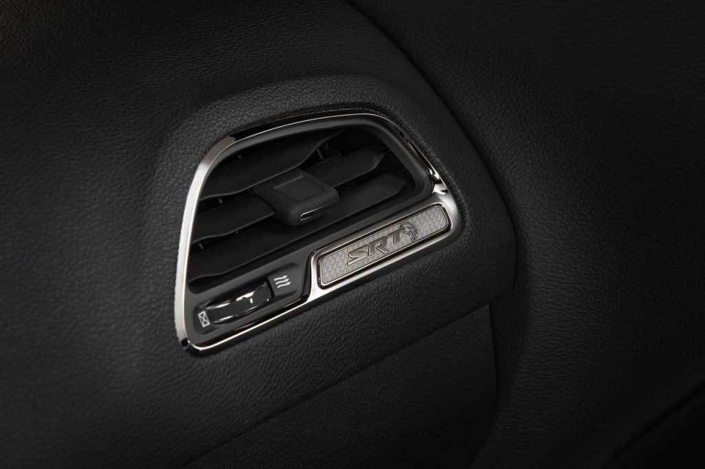 hd-808_ch_pour_la_dodge_challenger_srt_hellcat_redeye_2-28