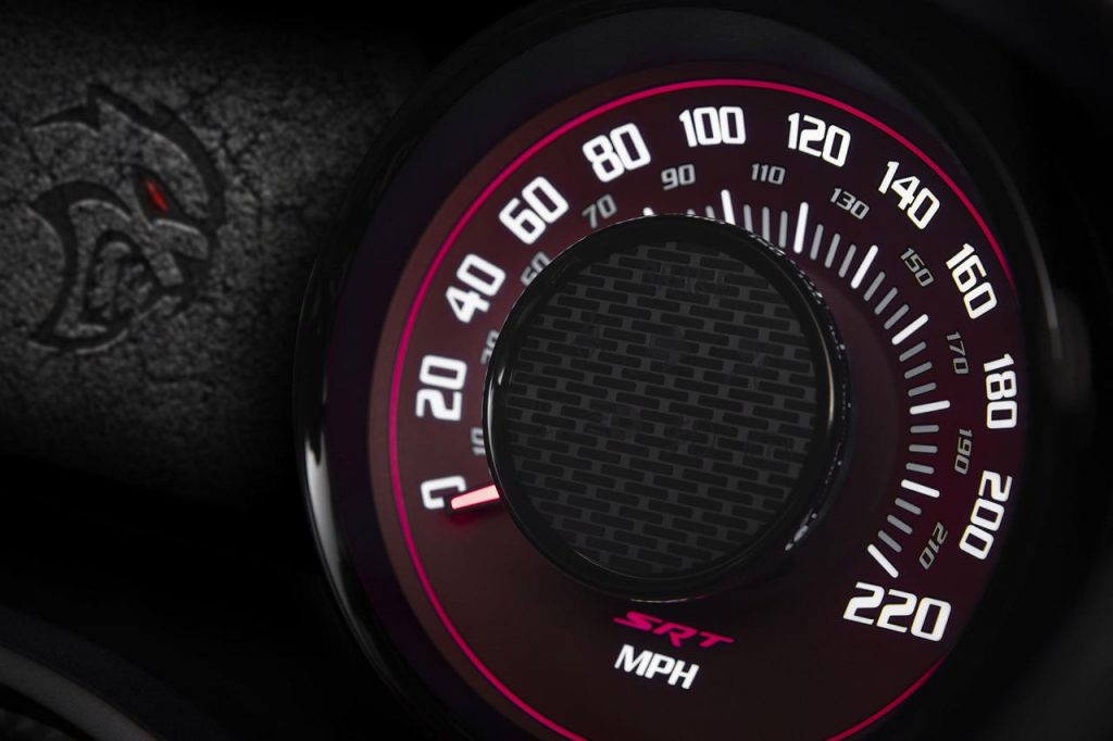 hd-808_ch_pour_la_dodge_challenger_srt_hellcat_redeye_2-9