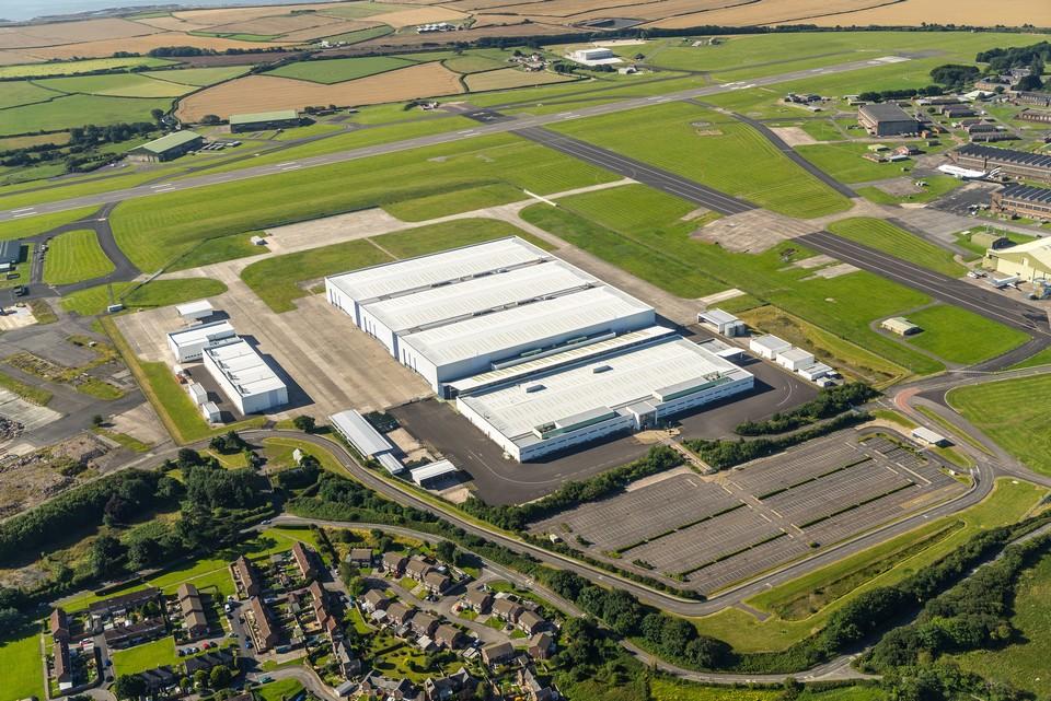 hd-aston_martin_reoit_les_clefs_de_st_athan_1-7