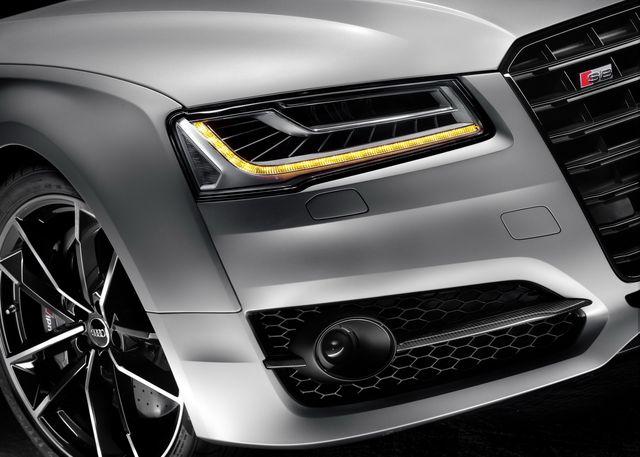 hd-audi_s8_plus_605ch_sous_le_capot_1-1