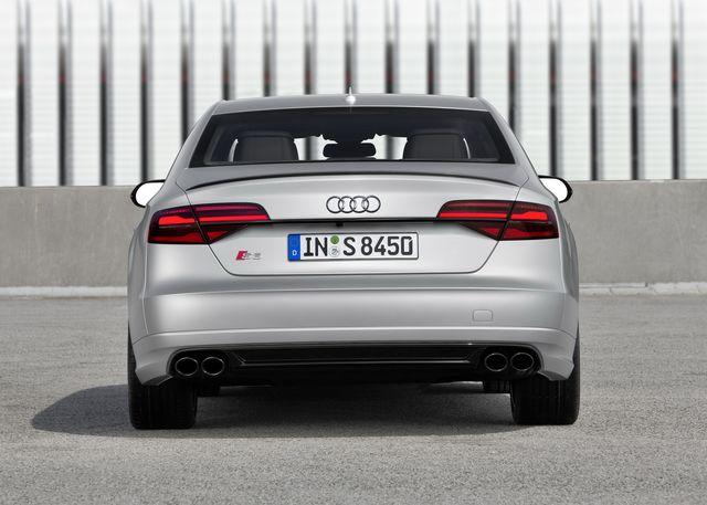 hd-audi_s8_plus_605ch_sous_le_capot_1-5