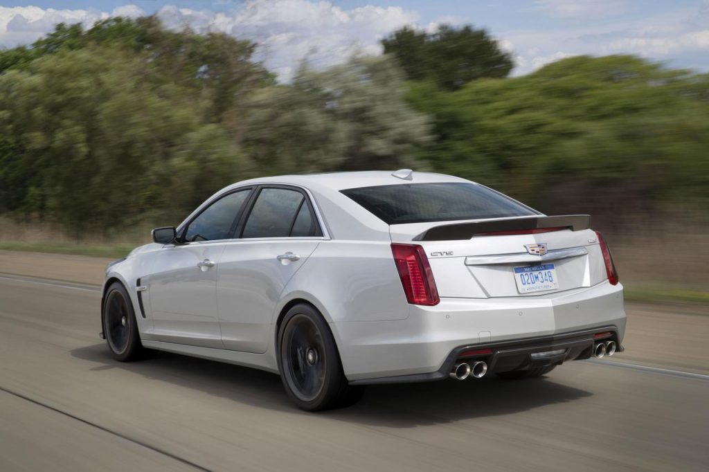 hd-cadillac_lance_le_carbon_black_sport_package_sur_ats_et_cts_1-4