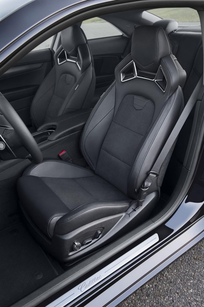 hd-cadillac_lance_le_carbon_black_sport_package_sur_ats_et_cts_1-9
