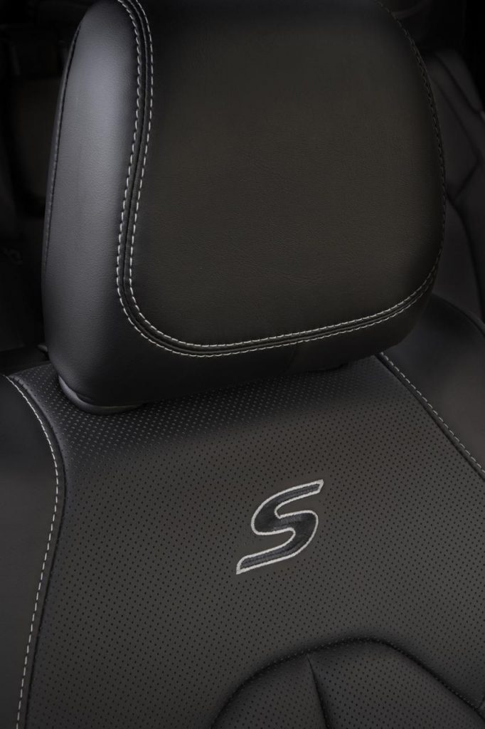 hd-chrysler_pacifica_s_1-1
