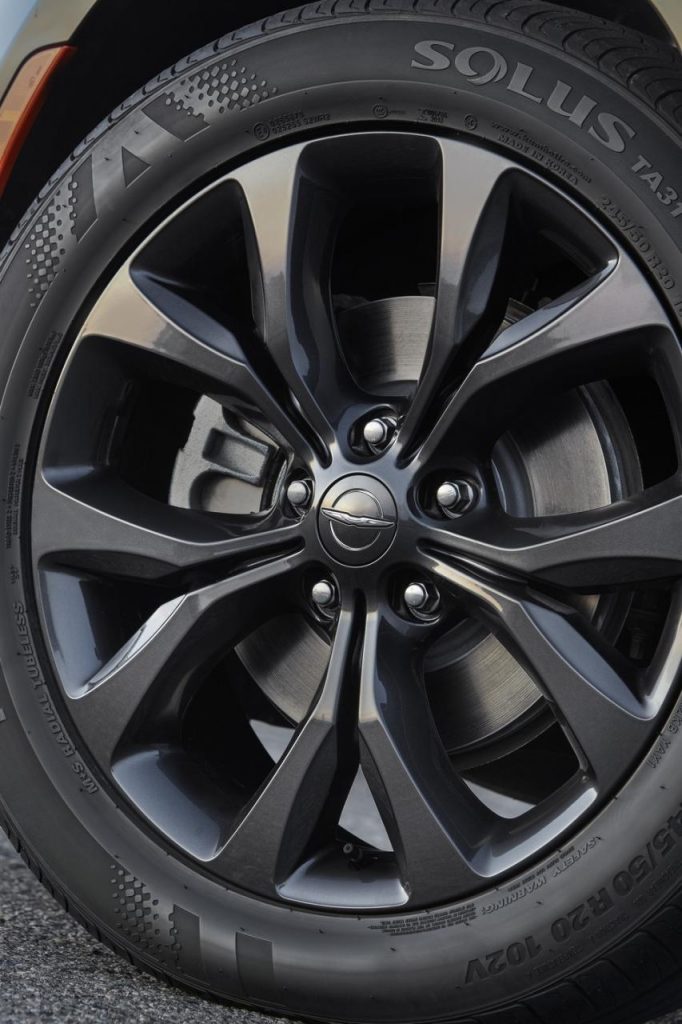 hd-chrysler_pacifica_s_1-3