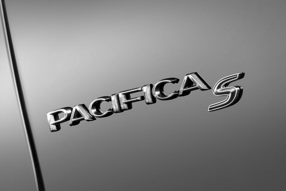 hd-chrysler_pacifica_s_1-4