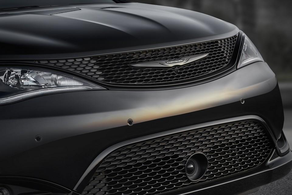 hd-chrysler_pacifica_s_1-6