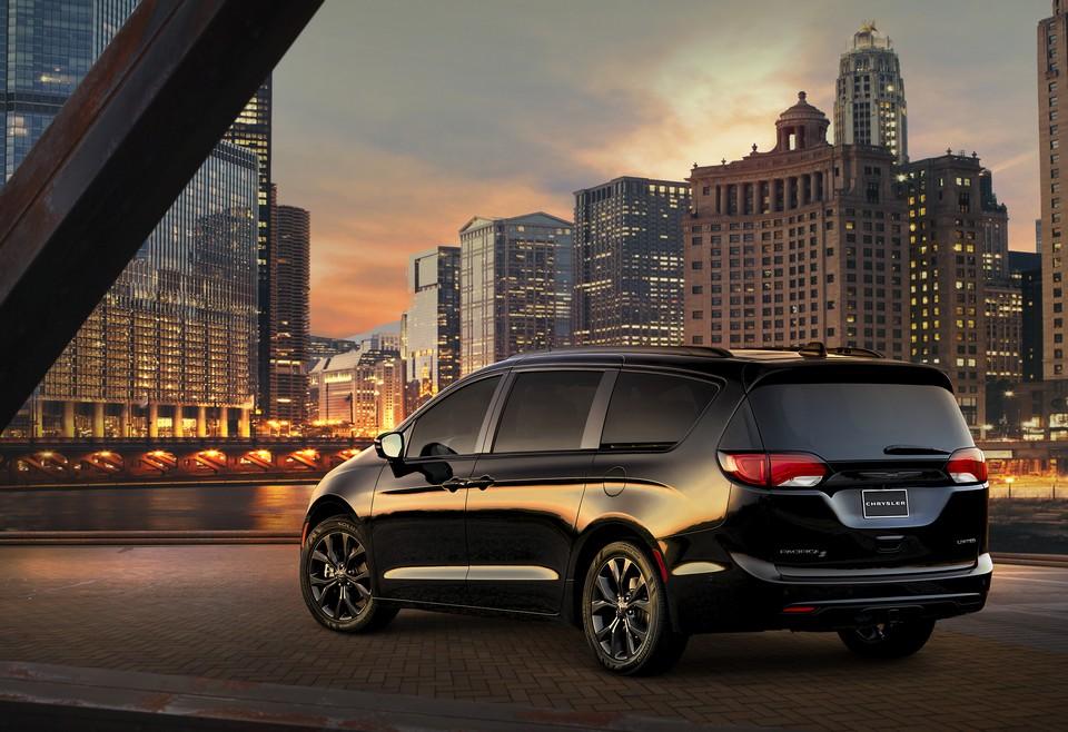 hd-chrysler_pacifica_s_1-7