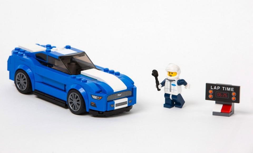 hd-detroit_2016_lego_ford_1-1