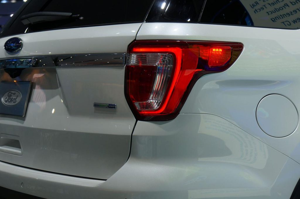 hd-dtroit_2015_live_ford_explorer_1-1