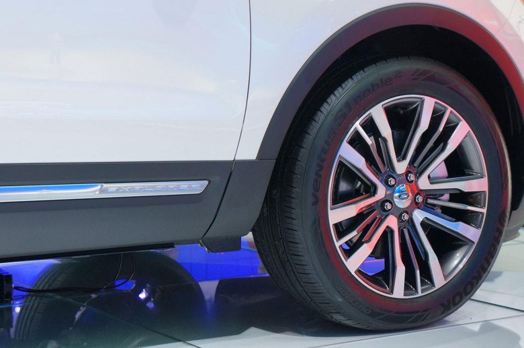 hd-dtroit_2015_live_ford_explorer_1