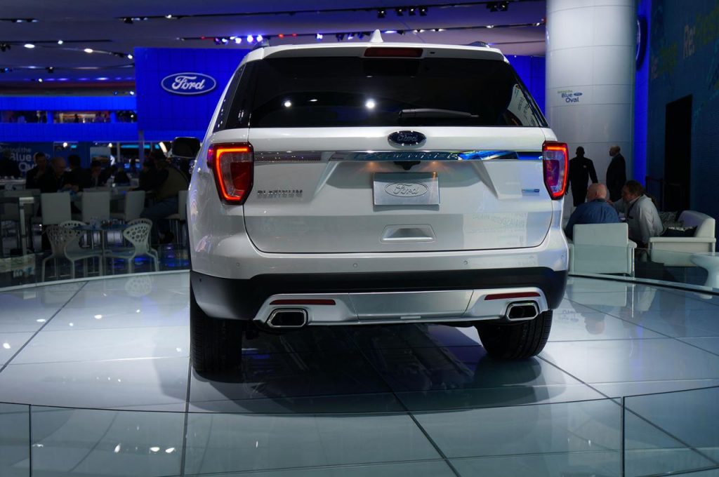 hd-dtroit_2015_live_ford_explorer_1-2