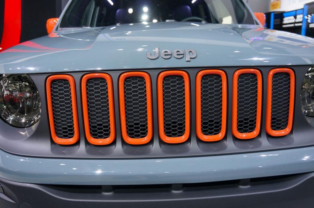hd-dtroit_2015_live_jeep_renegade_mopar_1-10