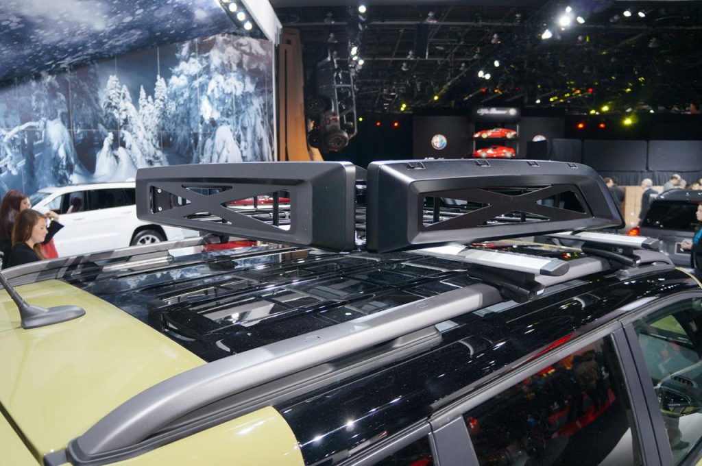 hd-dtroit_2015_live_jeep_renegade_mopar_1-6