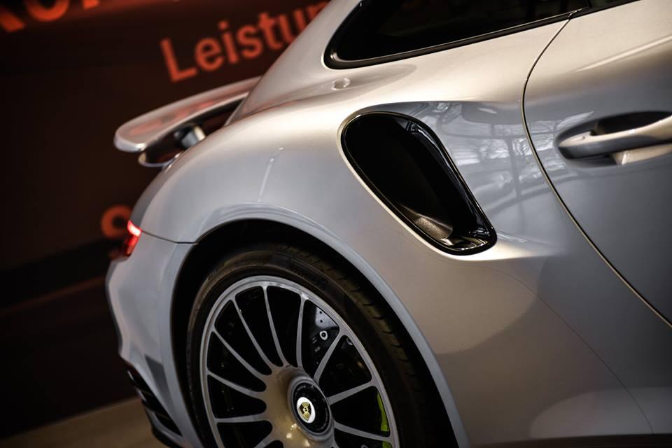 hd-edo_competition_et_la_porsche_911_1-11