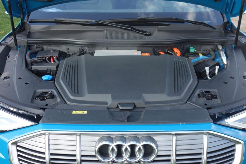 hd-essai_audi_e_tron_lourde_technologie_1-1