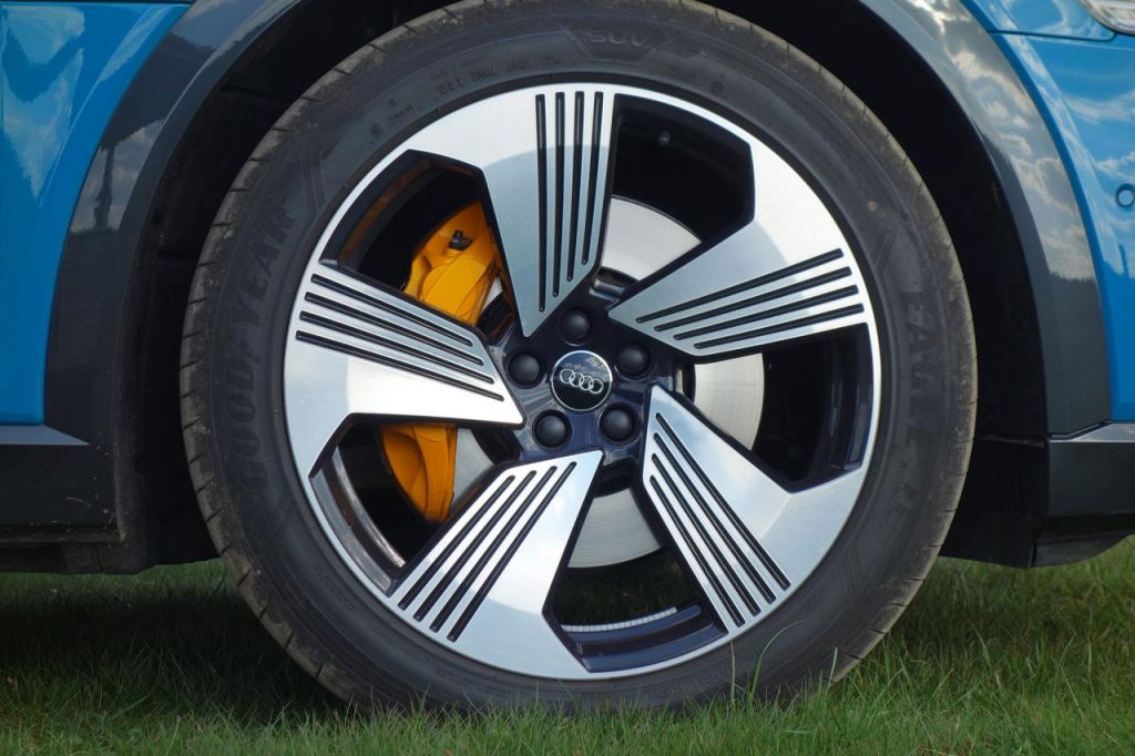 hd-essai_audi_e_tron_lourde_technologie_1-9