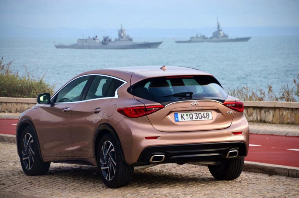 hd-essai_infiniti_q30_deux_versions_que_tout_oppose_1-20