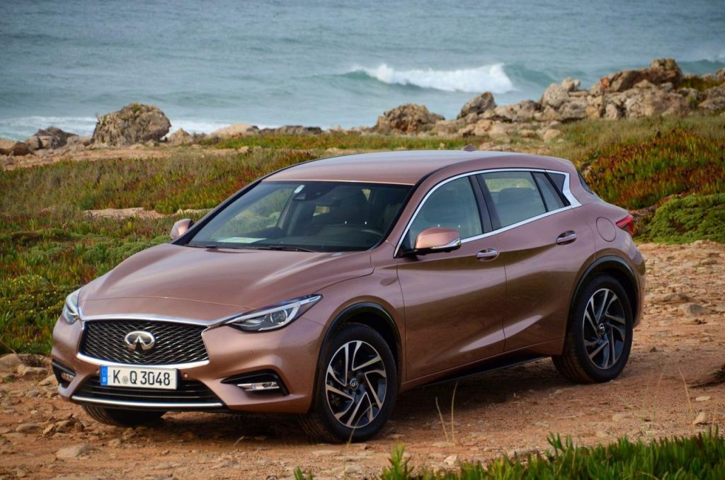 hd-essai_infiniti_q30_deux_versions_que_tout_oppose_1-34