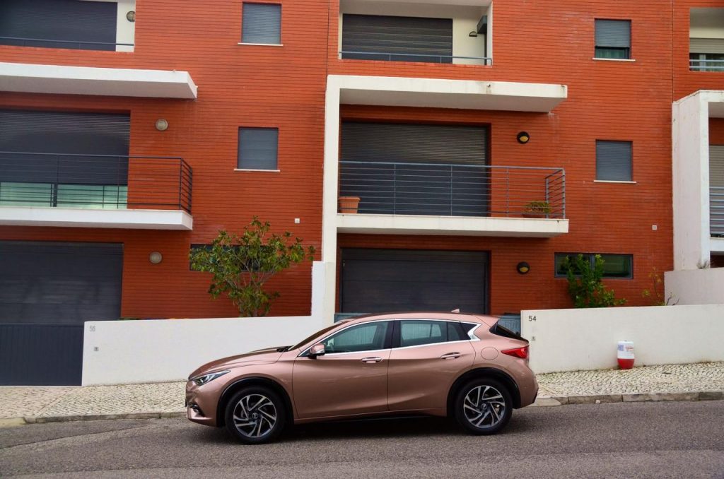hd-essai_infiniti_q30_deux_versions_que_tout_oppose_1-40
