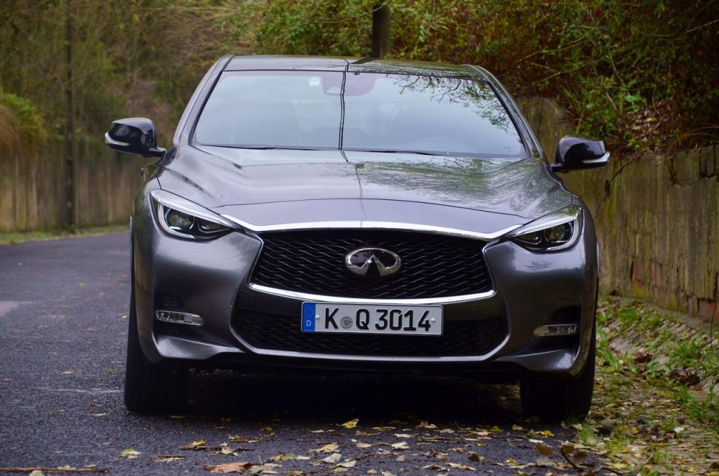 hd-essai_infiniti_q30_deux_versions_que_tout_oppose_1-6
