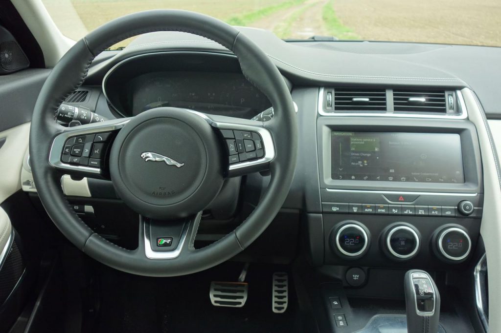 hd-essai_jaguar_e_pace_p300_petit_mais_costaud_1-6