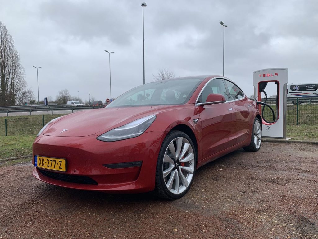 hd-essai_tesla_model_3_performance_1-4