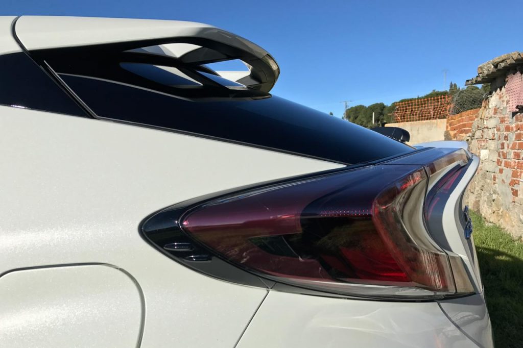 hd-essai_toyota_c_hr_hybride_avec_style_1-5