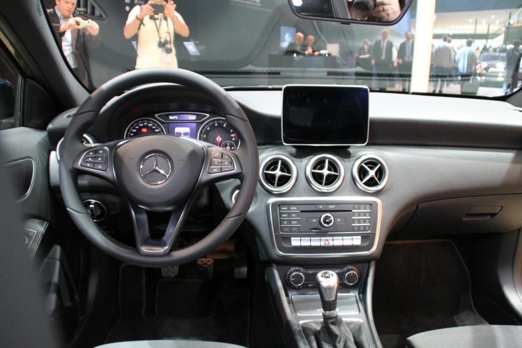 hd-francfort_2015_live_mercedes_classe_a_1-1