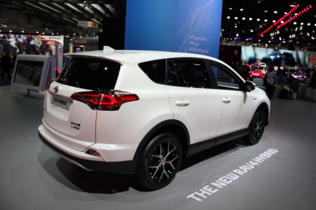 hd-francfort_2015_live_toyota_rav4_hybrid_1-4
