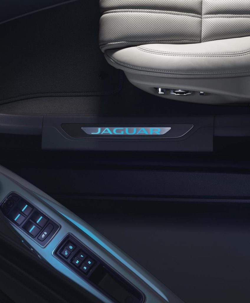 hd-francfort_2017_jaguar_xf_sportbrake_1-8