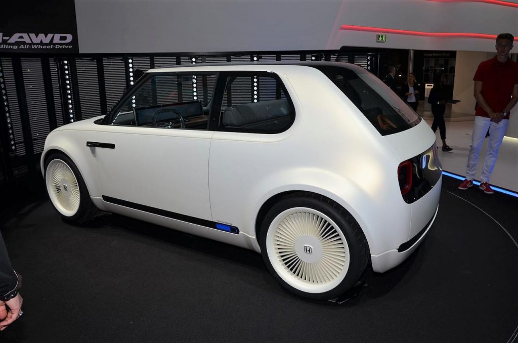 hd-francfort_2017_live_honda_urban_ev_concept_video_1-7