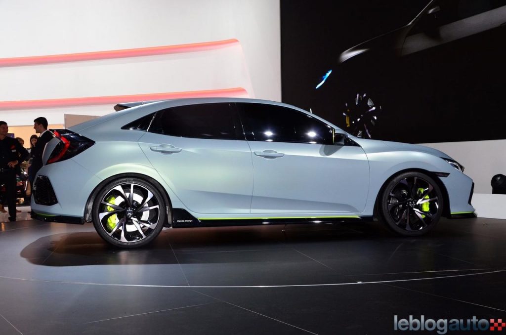 hd-genve_2016_live_honda_civic_hatchback_1-6