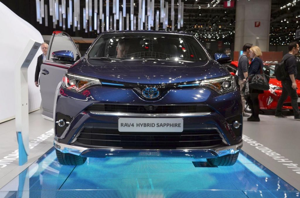 hd-genve_2016_live_toyota_rav4_hybride_sapphire_1-1