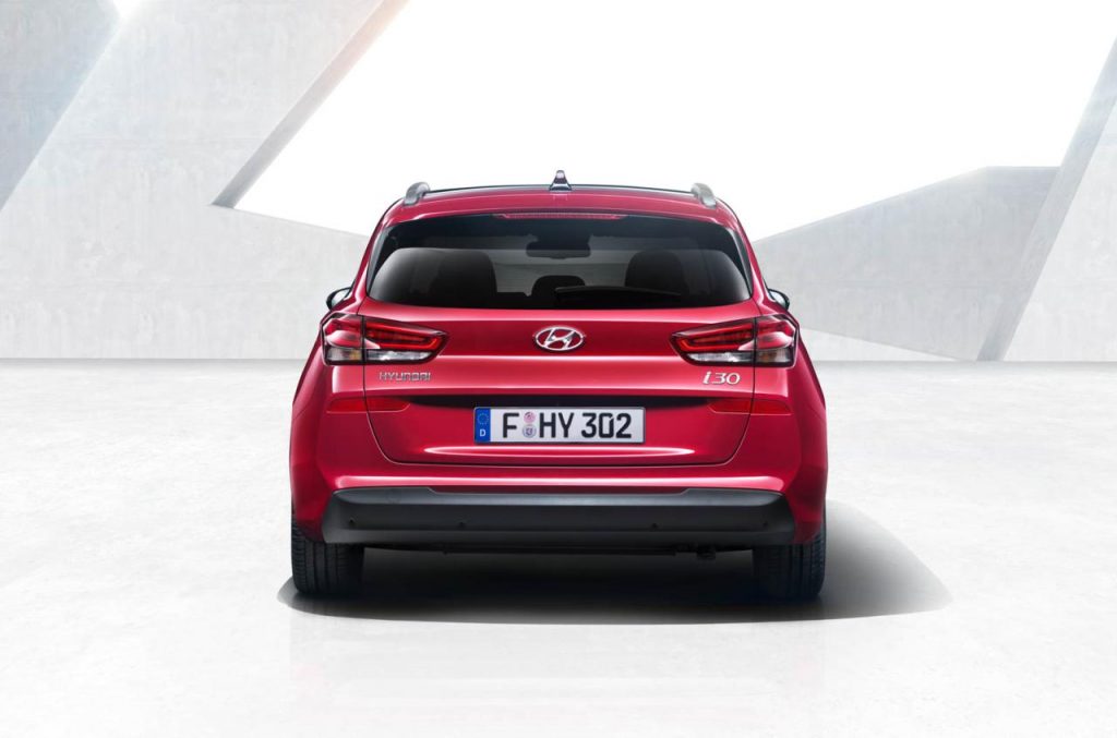 hd-genve_2017_hyundai_i30_wagon_1-7