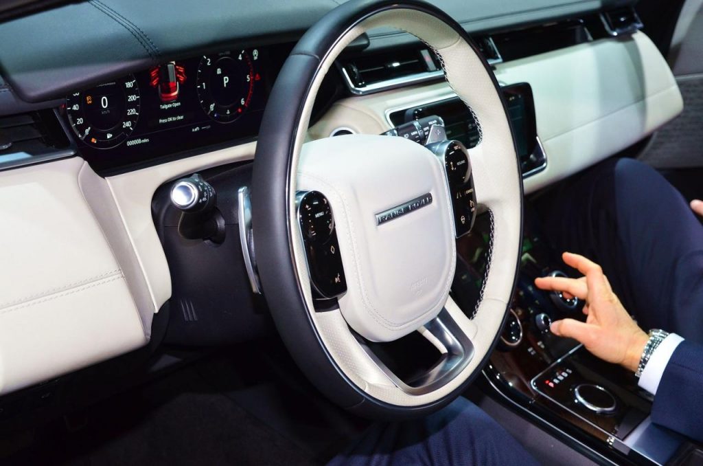 hd-genve_2017_live_range_rover_velar_1-16