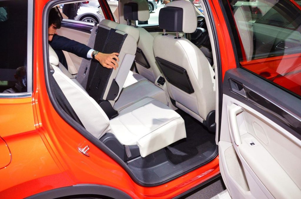 hd-genve_2017_live_volkswagen_tiguan_allspace_1-10