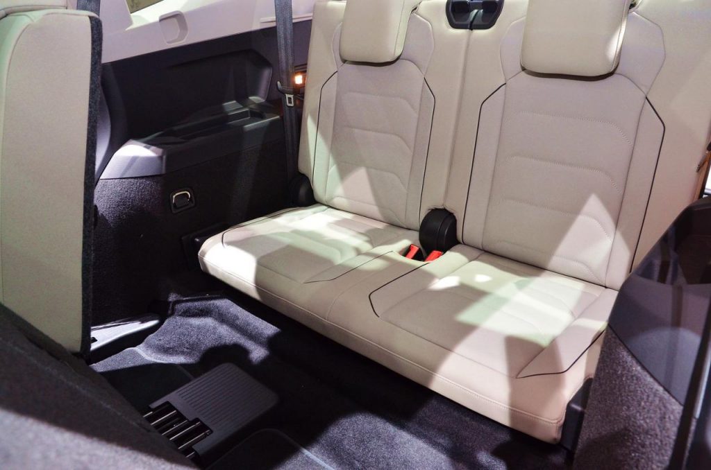 hd-genve_2017_live_volkswagen_tiguan_allspace_1-7