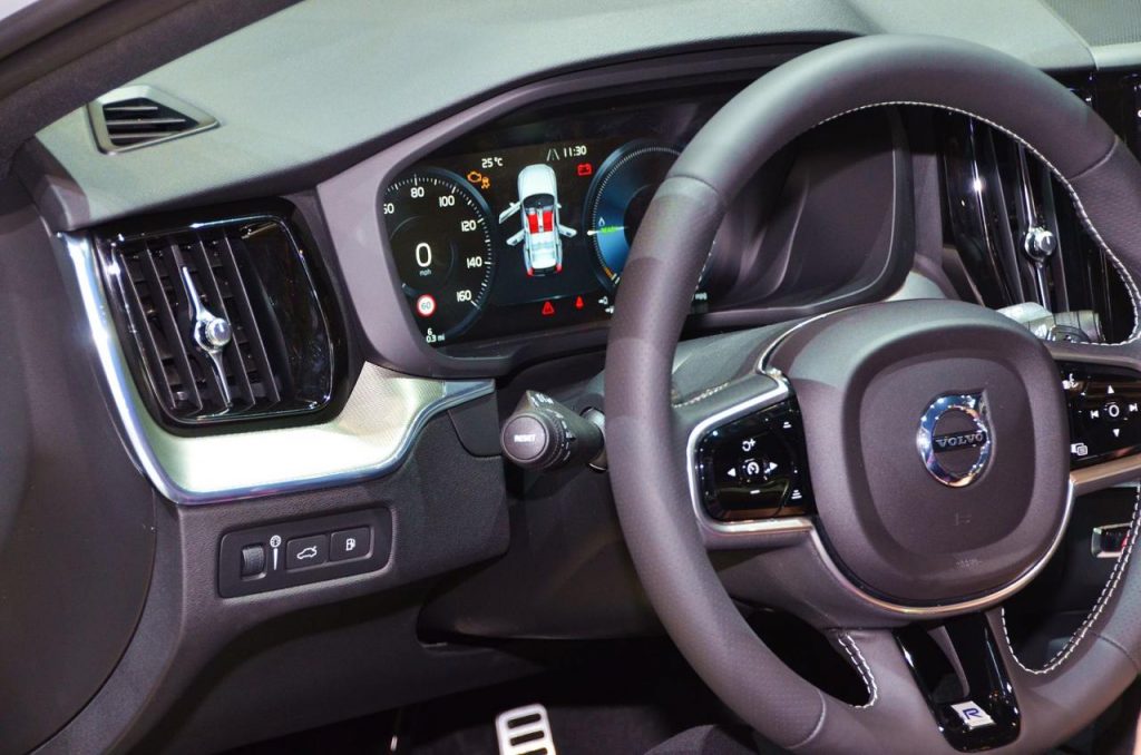hd-genve_2017_live_volvo_xc60_1-17