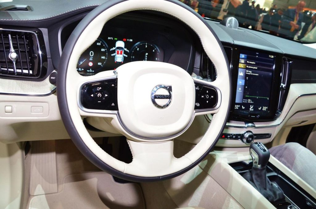 hd-genve_2017_live_volvo_xc60_1-18