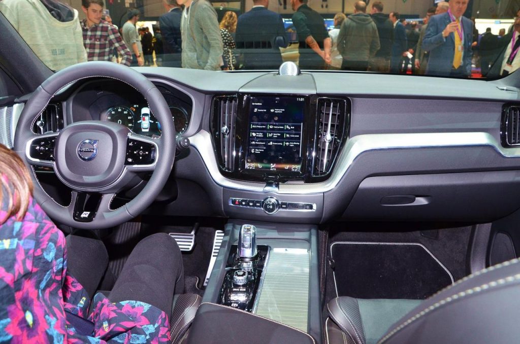 hd-genve_2017_live_volvo_xc60_1-25